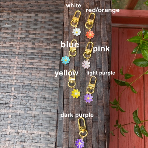 Floral Keychain - Picture 5 of 5